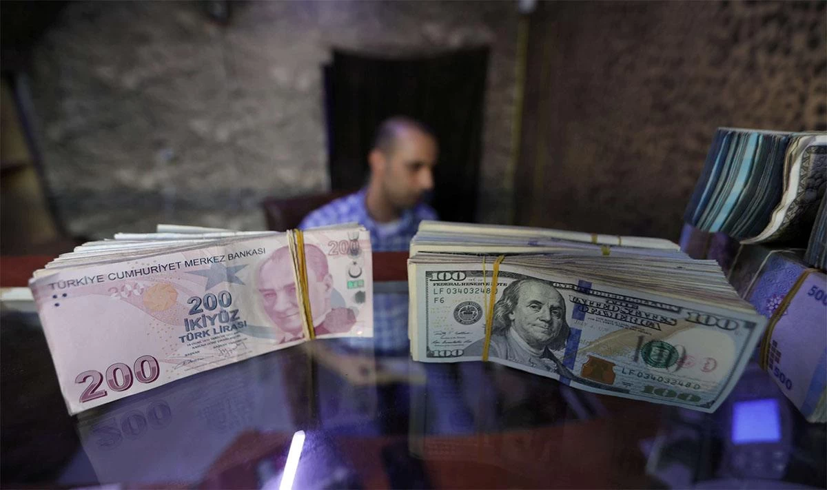 Την πήρε και την σήκωσε ο πληθωρισμός: Νέα πτώση της τουρκικής λίρας